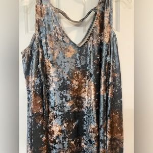 Tribal Jeans Blue floral velour, cold shoulder top in L